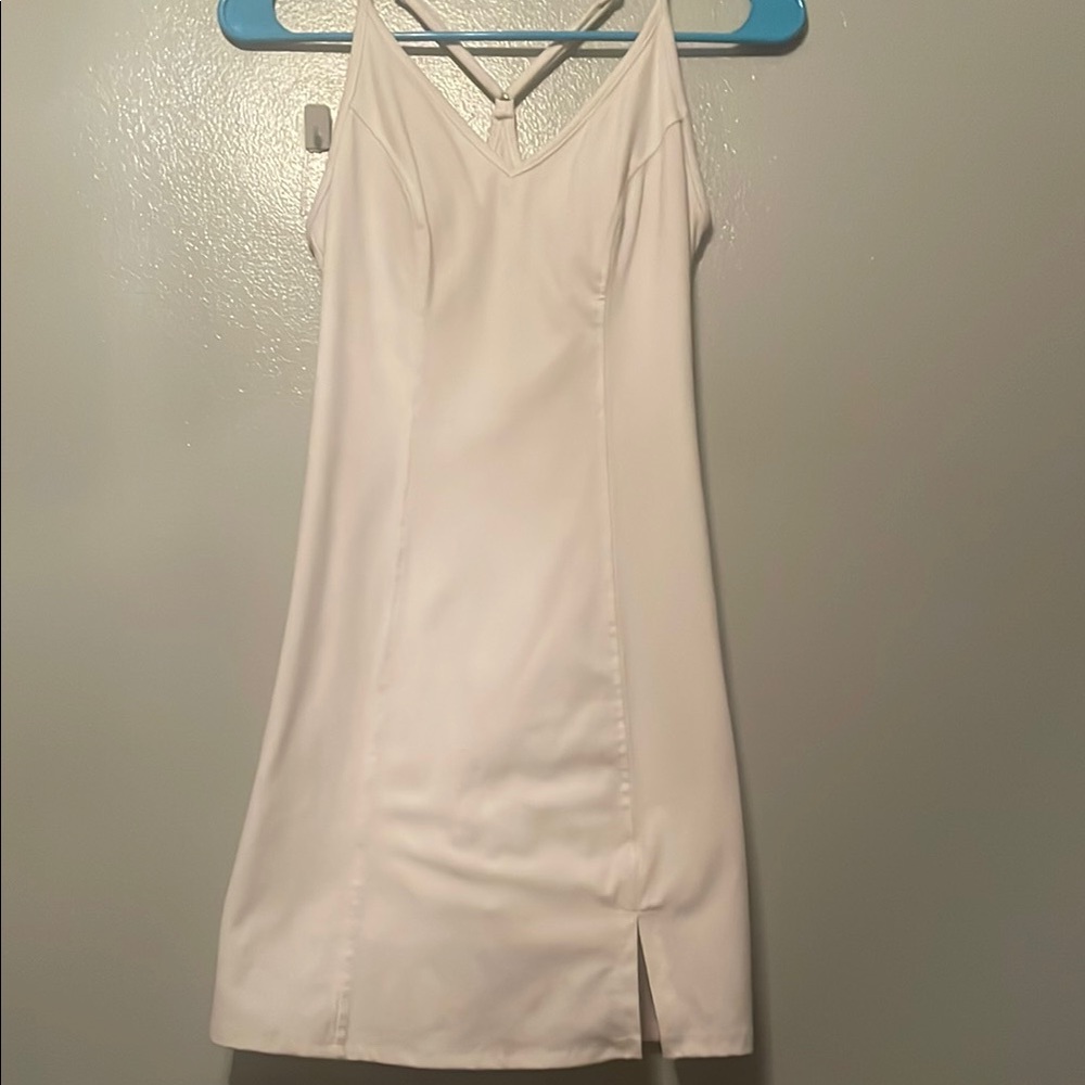 Elegant White Sleeveless Dress